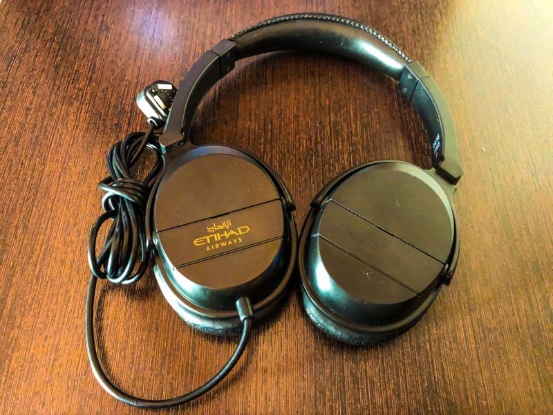 Etihad 787-9 business class headphones