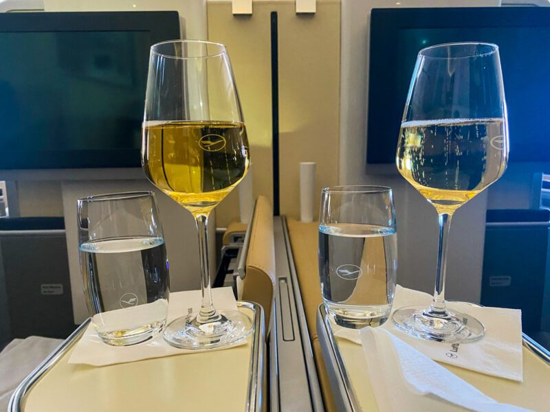 Lufthansa 747-8 First Class Champagne (2)