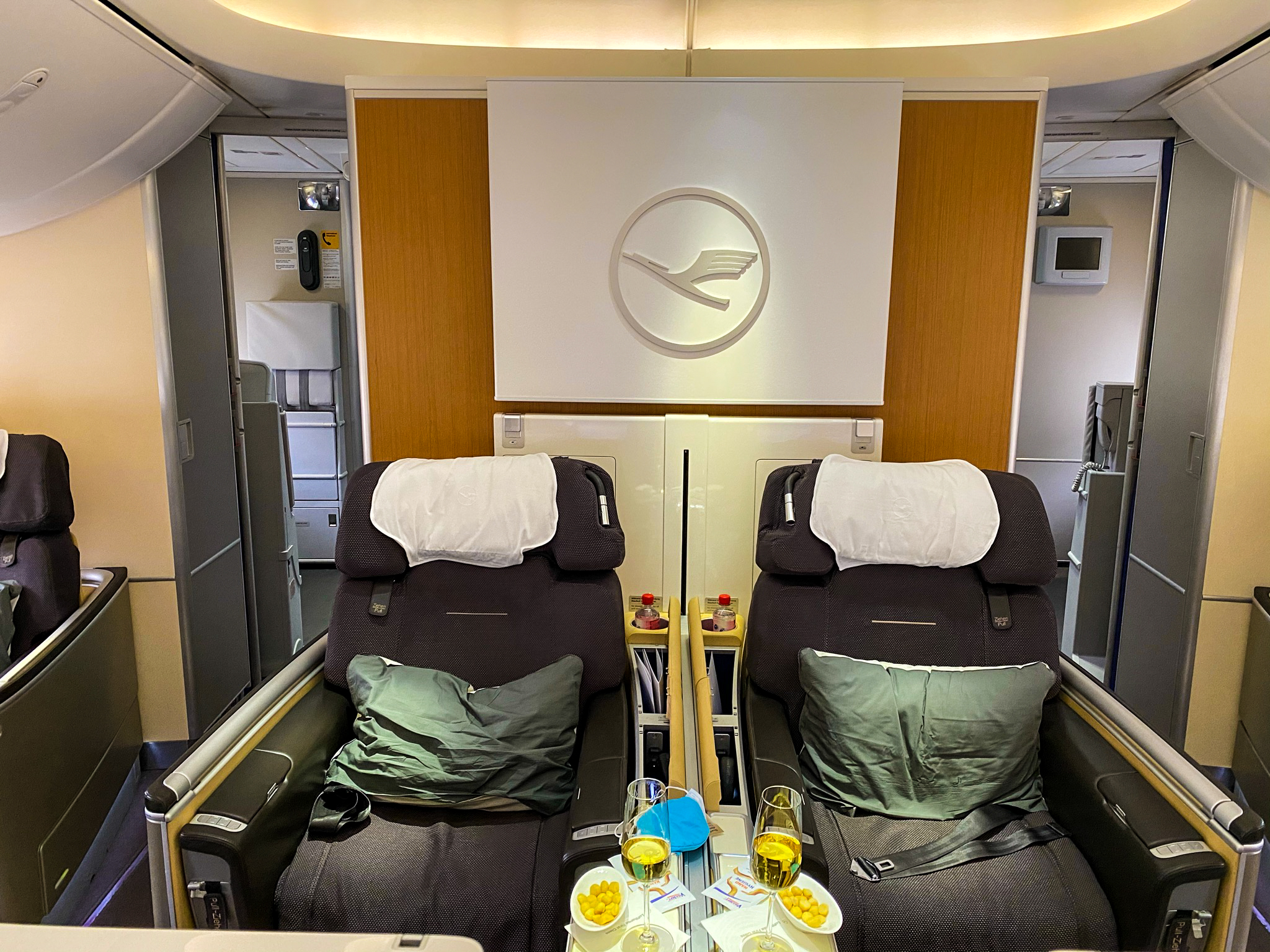 Lufthansa 747 8 First Class Middle Seats