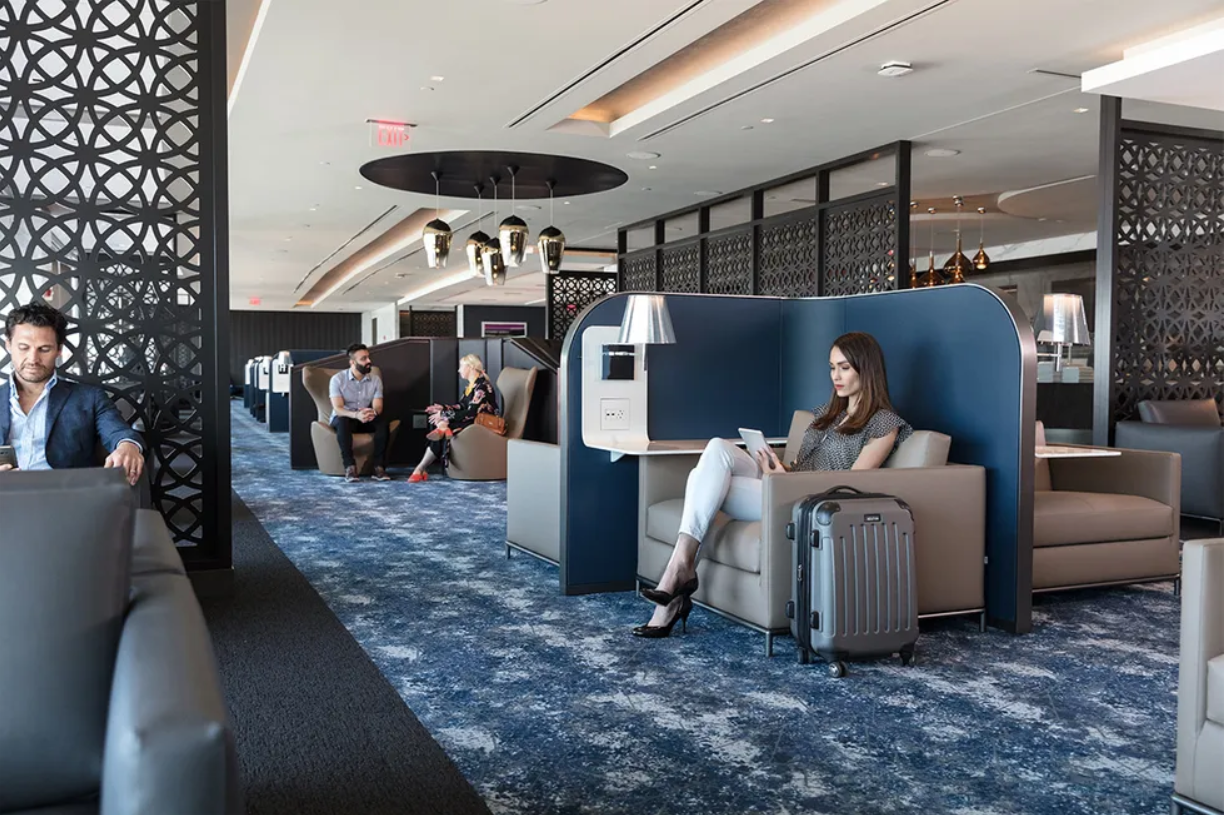 United Polaris Lounge In Newark