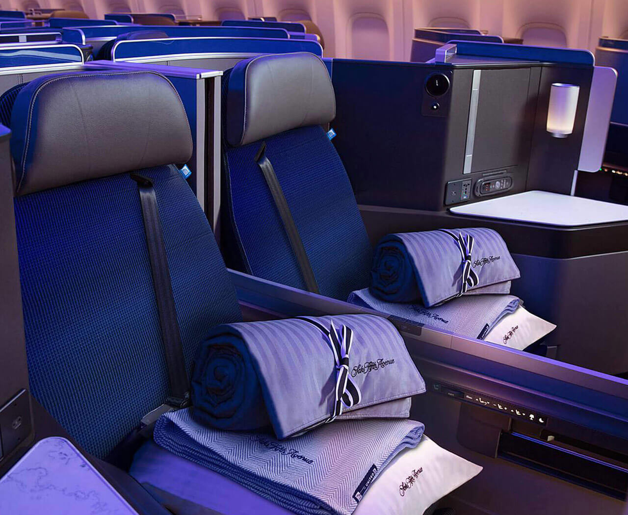 United Polaris class middle seat