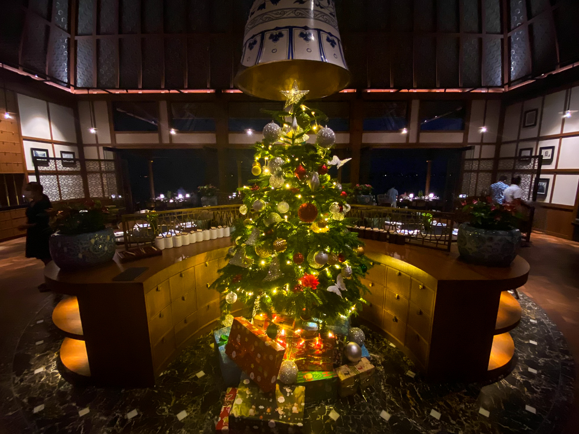 Waldorf Astoria Maldives Ithaafushi Li Long dining room