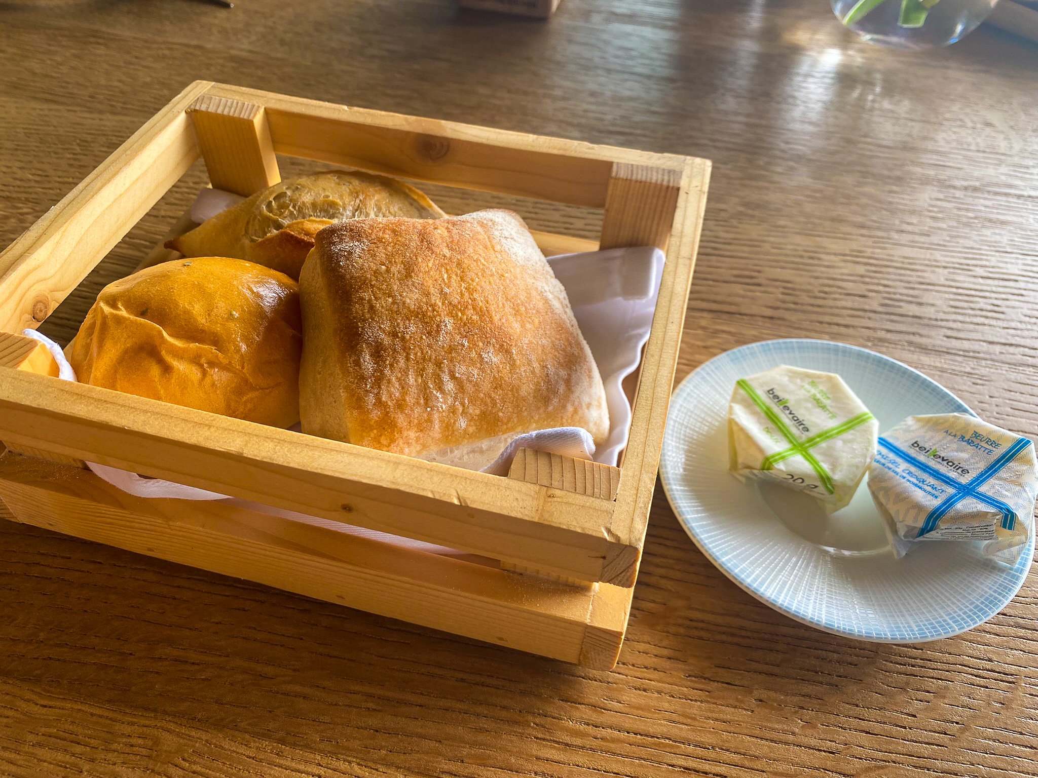 Waldorf Astoria Maldives Ithaafushi Peacock Alley bread