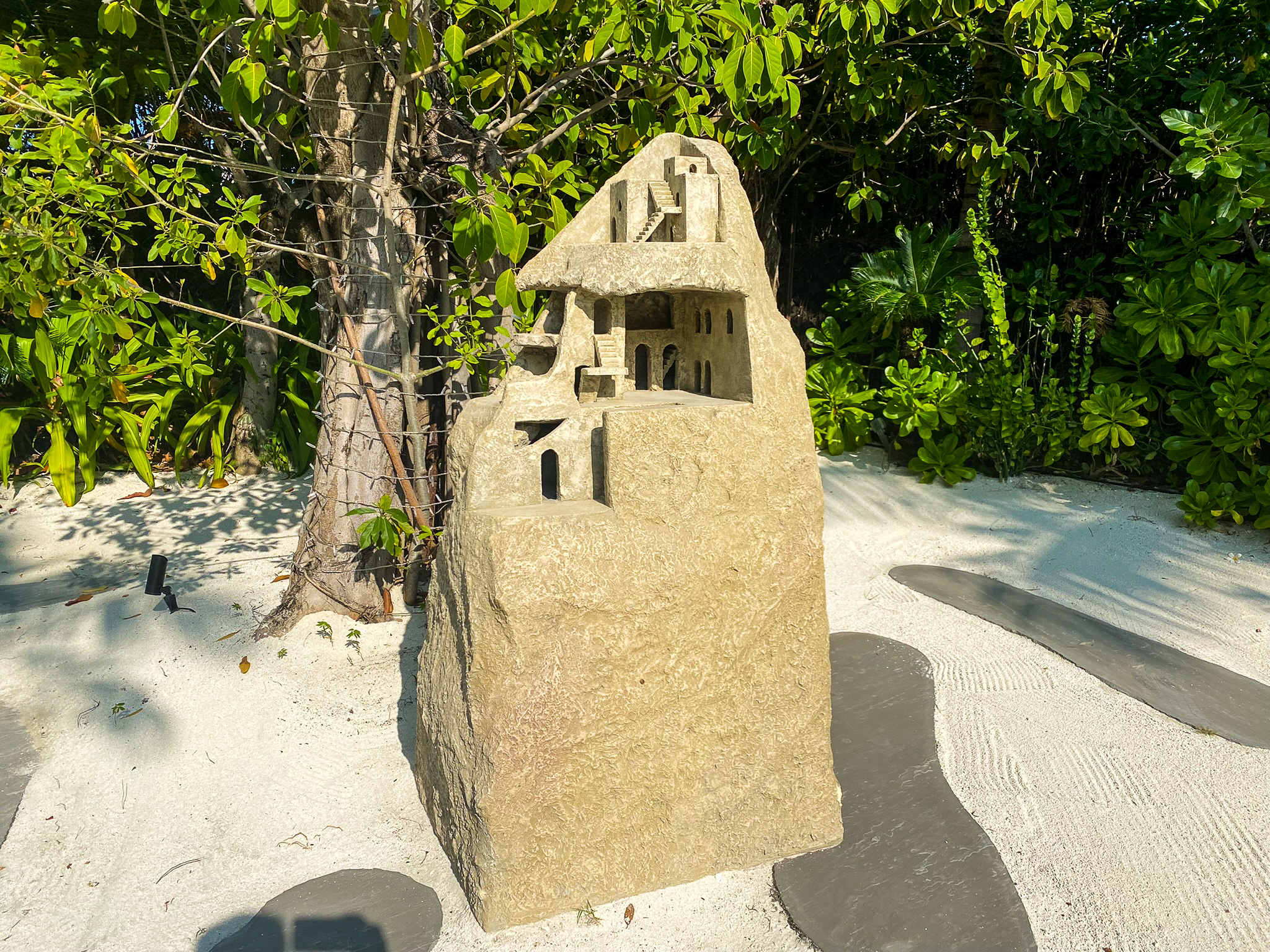 Waldorf Astoria Maldives Ithaafushi Rock monument