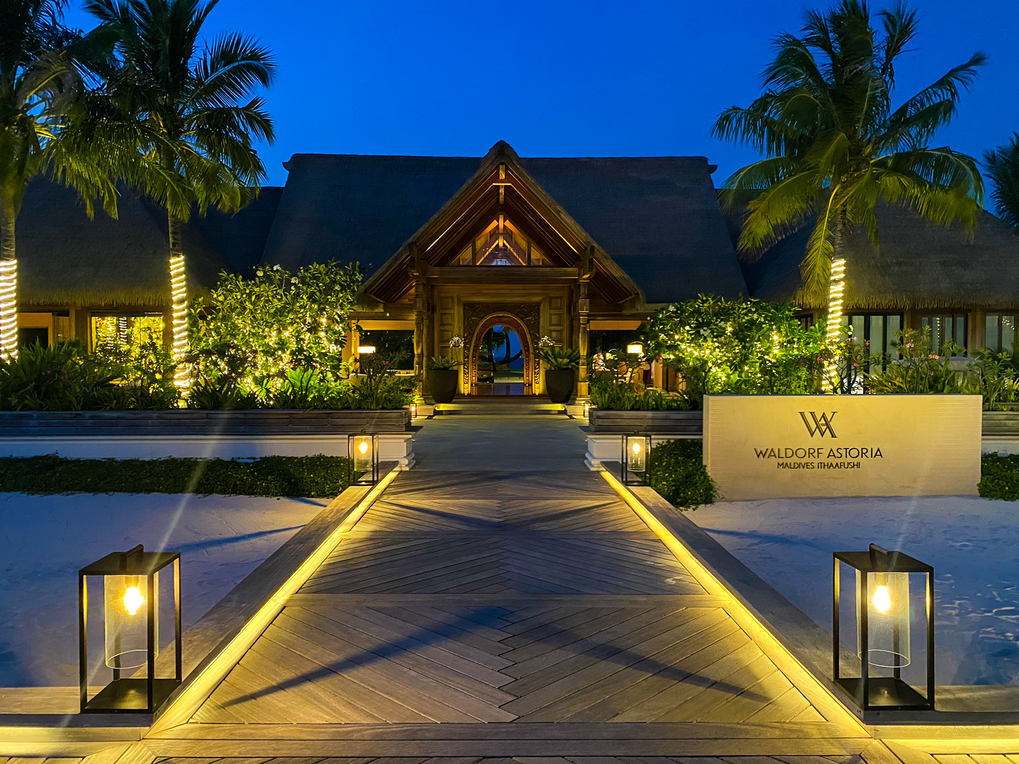 Waldorf Astoria Maldives Ithaafushi exterior night time