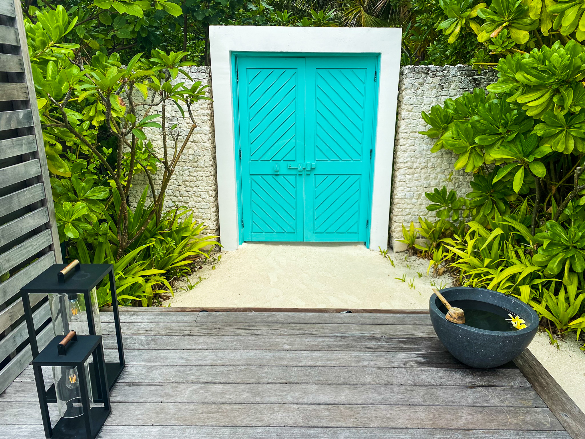 Waldorf Astoria Maldives Ithaafushi outdoor walkway