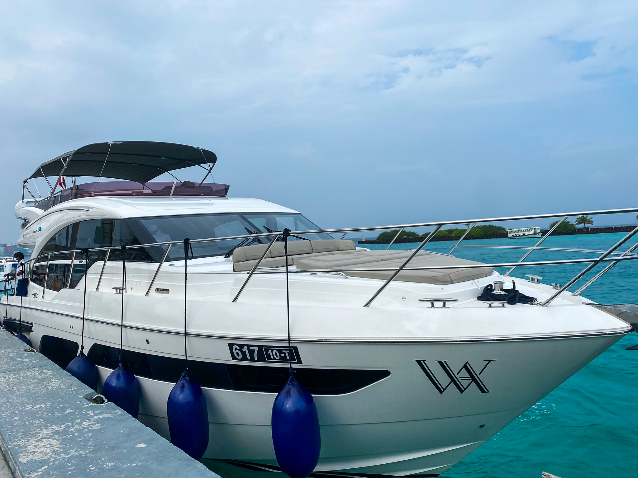 Waldorf Astoria Maldives Ithaafushi yacht