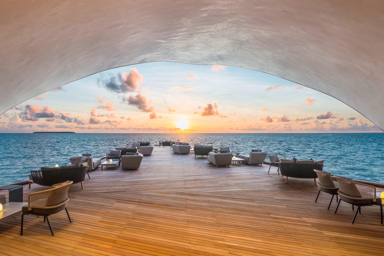 St. Regis Maldives Vommuli Resort The Whale Bar