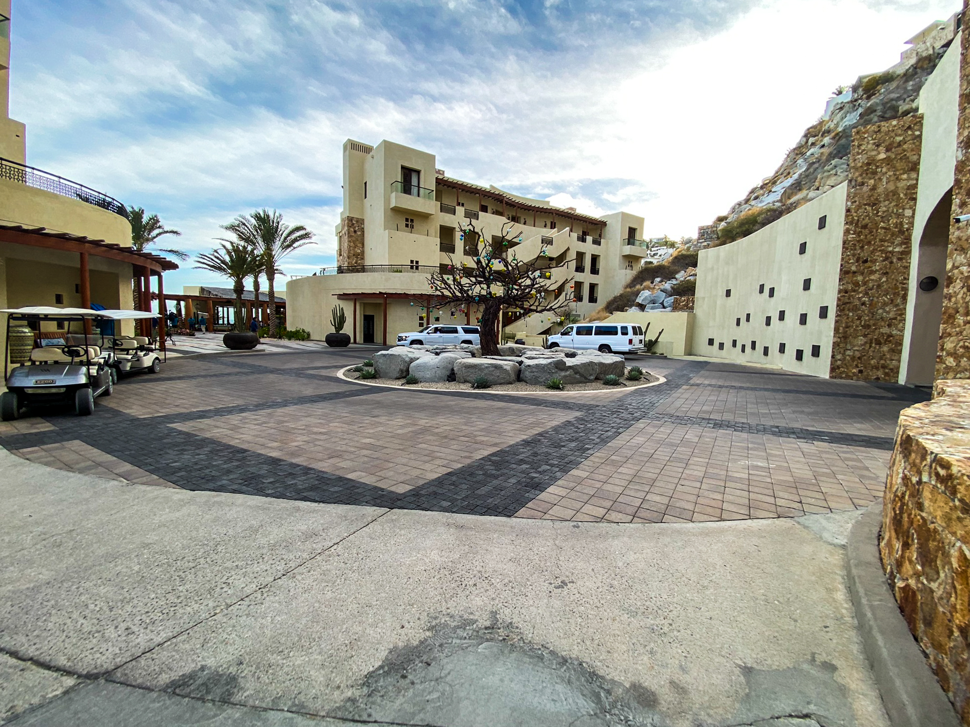 Waldorf Astoria Los Cabos Pedregal driveway