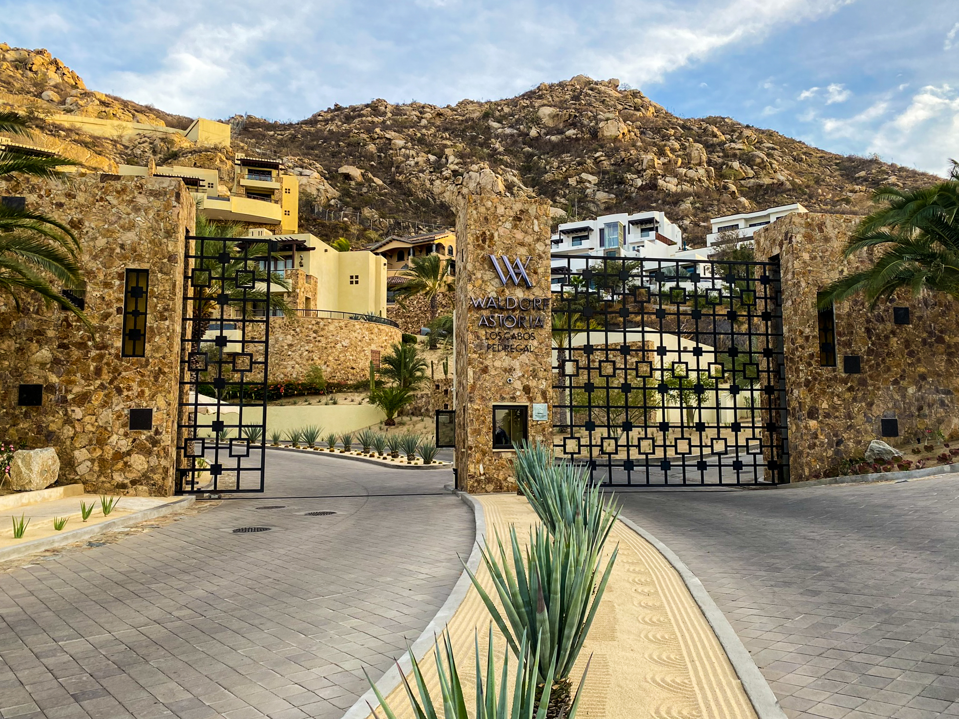 Waldorf Astoria Los Cabos Pedregal entrance