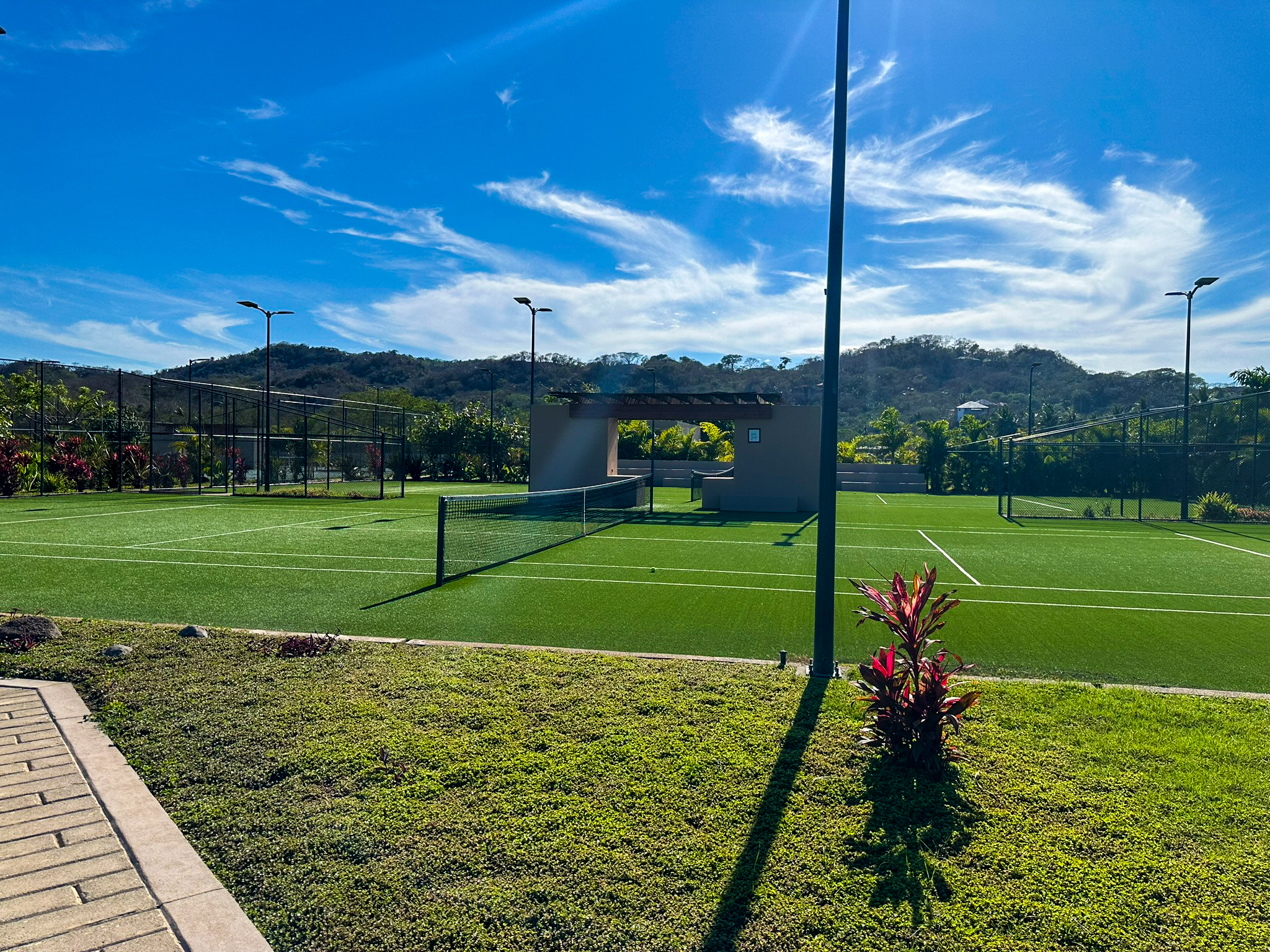 Mandarina grass tennis court