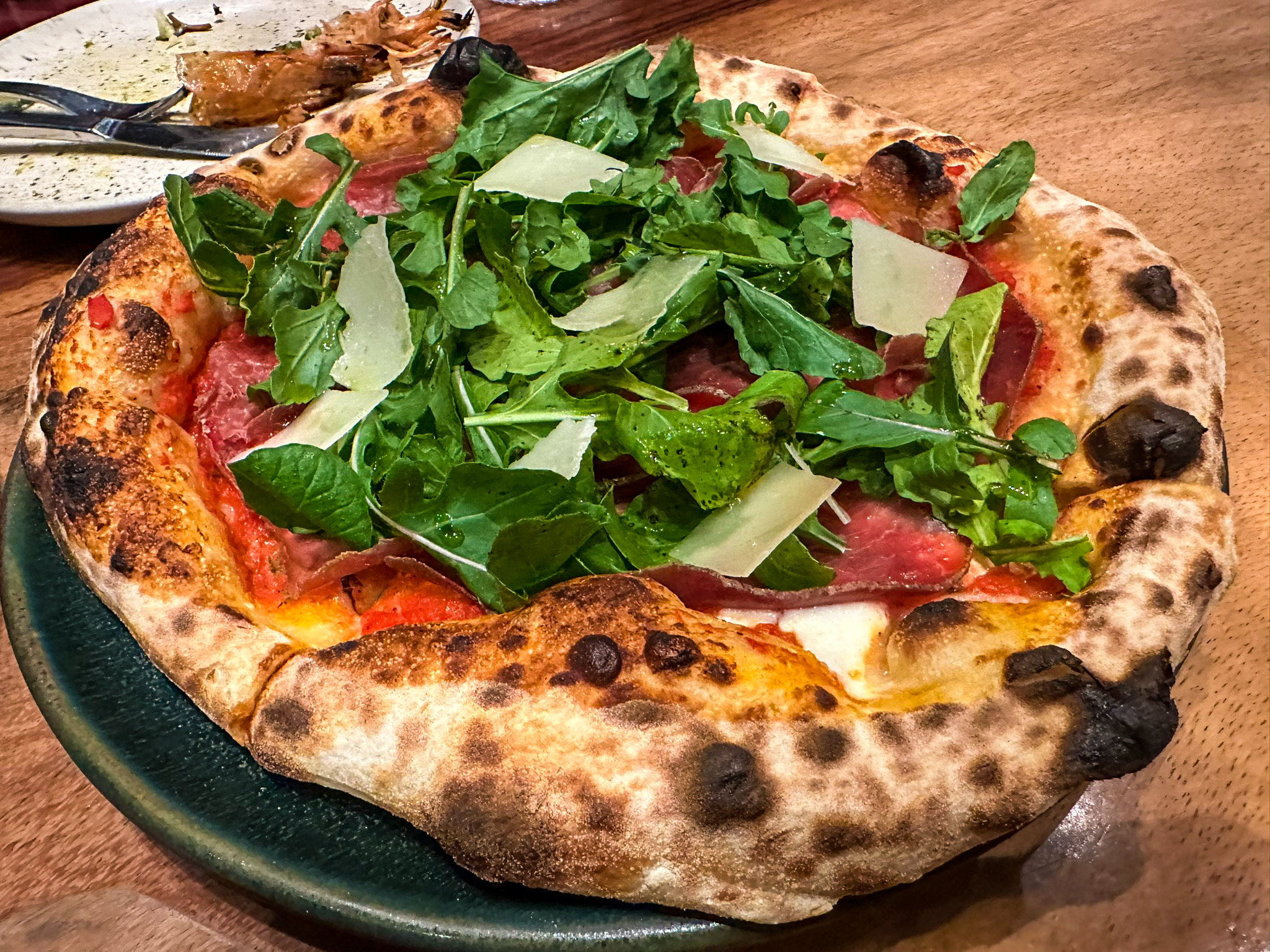 One&Only Mandarina Allora bresaola pizza